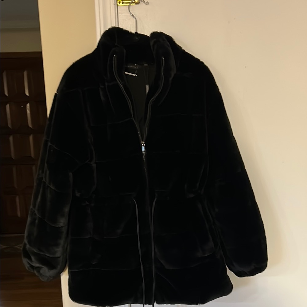 Ellie Tahari  faux fur black polyester size small. New